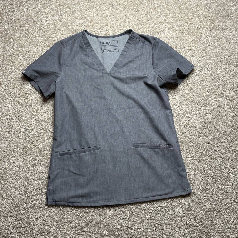FIGS Casma Three Pocket Scrub Top